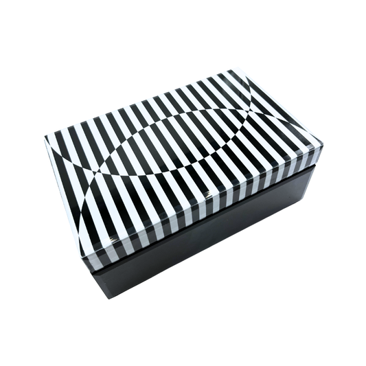 Caixa decorativa Stripes em MDF revestida em vidro preto com tampa em listras pretas e brancas - 8,5x21x13cm - Il Nido