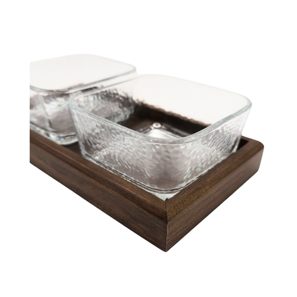 Kit 2 potes de vidro martelado com bandeja de madeira Forja Dourada close - Il Nido