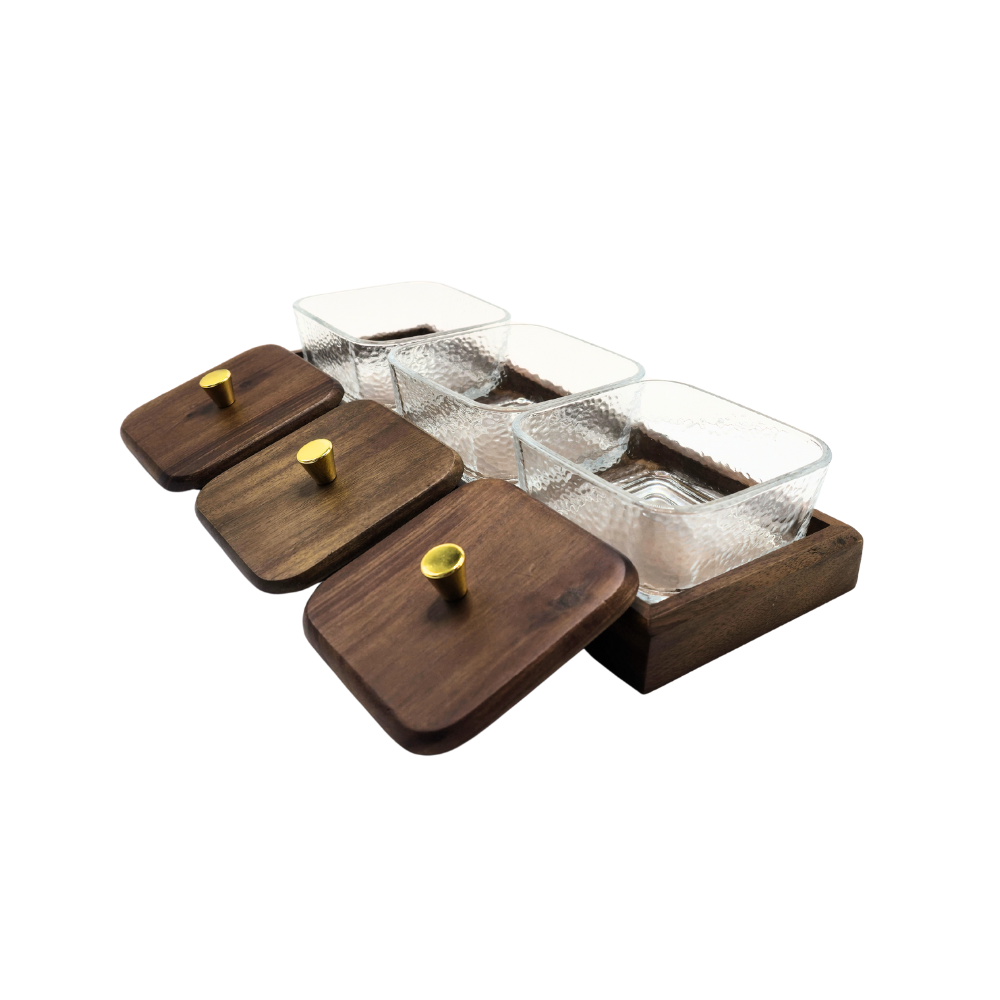 Kit 3 potes de vidro martelado com bandeja de madeira macica Forja Dourada abertos - Il Nido