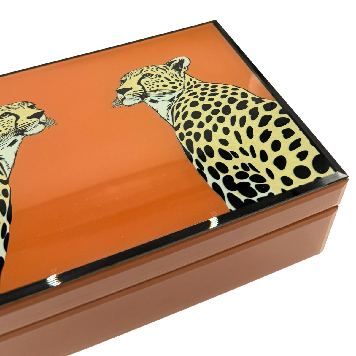Caixa decorativa Leopardos em vidro laranja com estampa de onças em vista detalhada - Il Nido