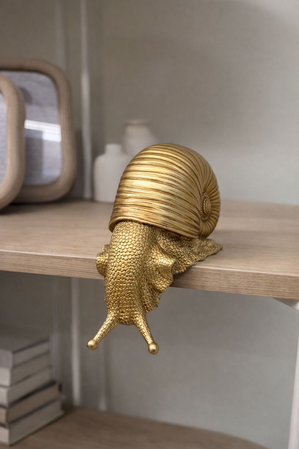 Escultura de caracol Dourado em poliresina na decoração de ambiente - Il Nido